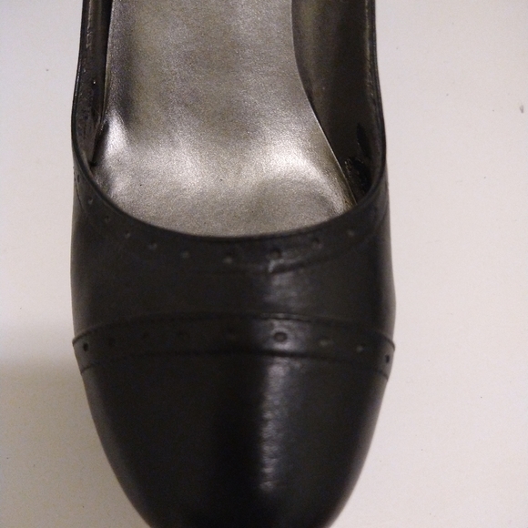 Pumps - Picture 2 of 5